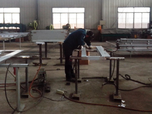 泰明门业生产焊接